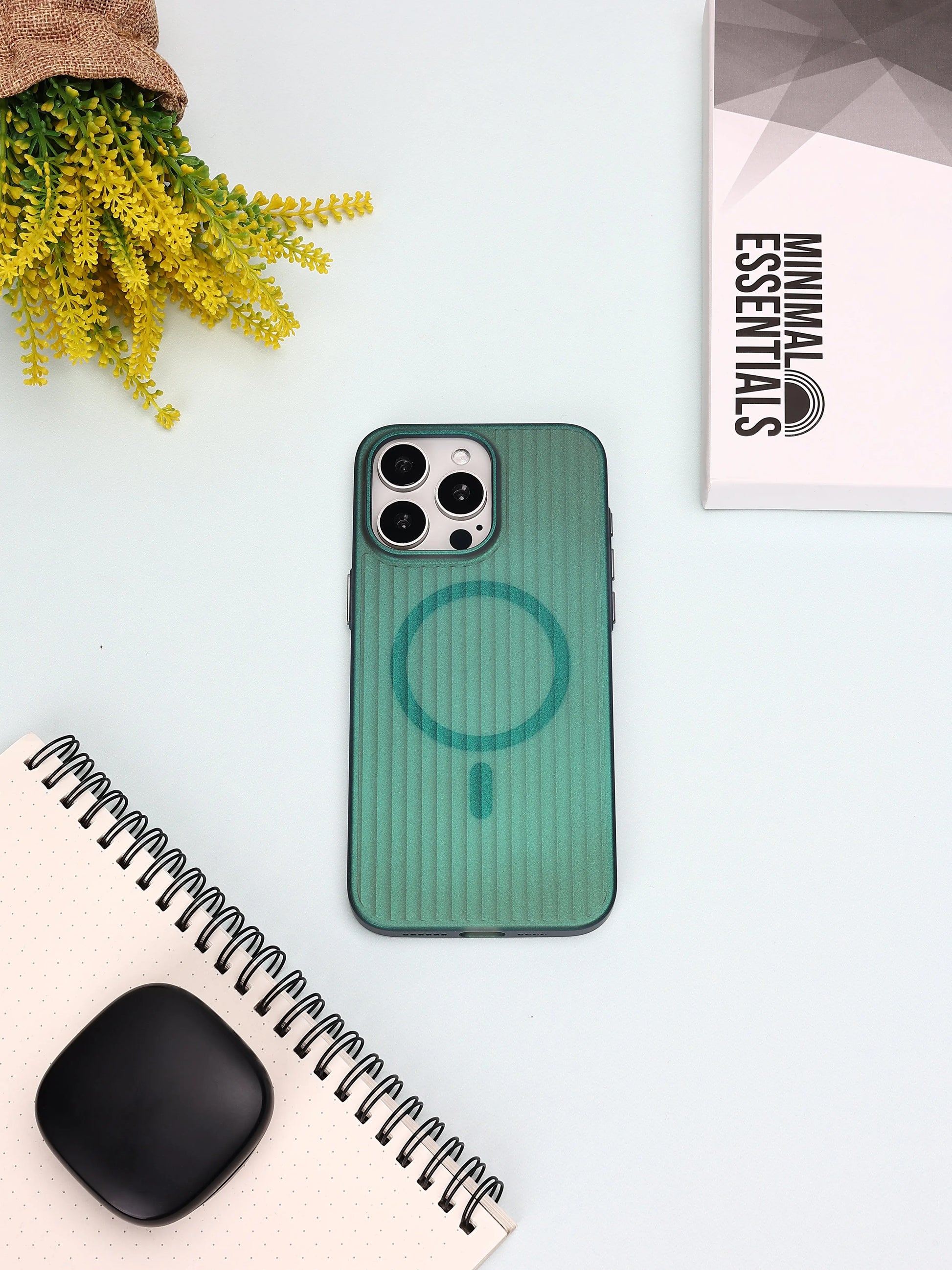 Matte Gradient MagSafe Case - Green Minimal Essentials